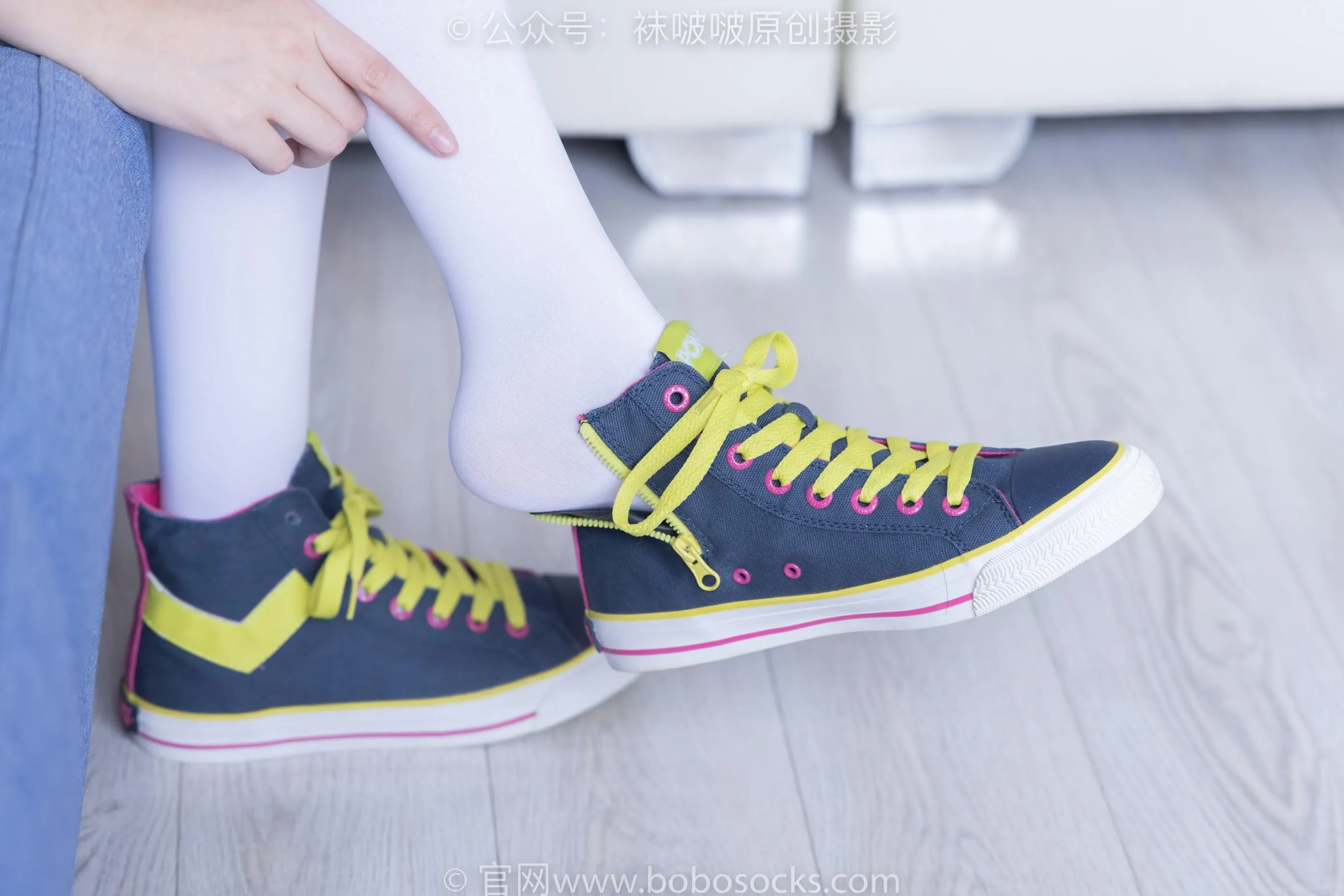 [BoBoSocks袜啵啵]NO.215 小甜豆-三双帆布鞋板鞋、厚白丝、黑丝 [90P]插图6